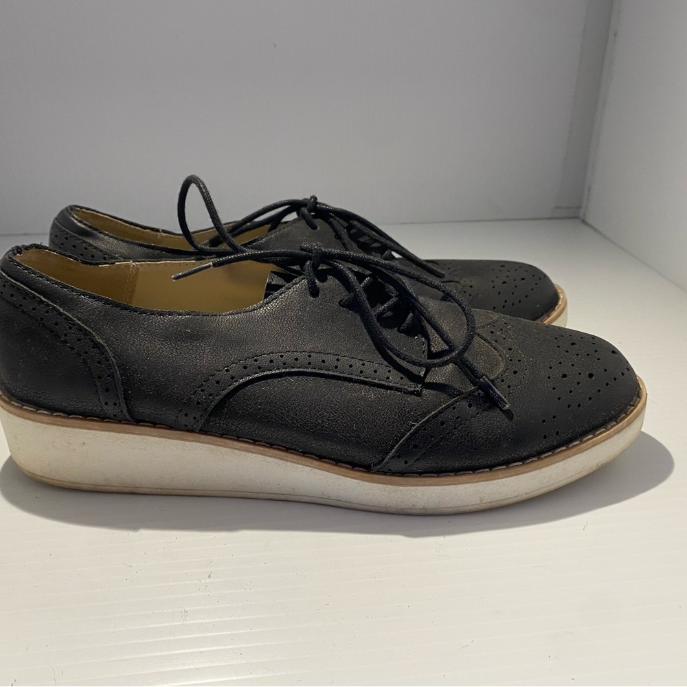 Fergalicious Everest Oxford Wingtip Wedge Black Lace-Up Shoes 8.5